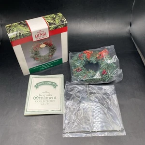 1990 Little Frosty Friends Memory Wreath And Stand Hallmark Keepsake NIB Mini - Picture 1 of 21