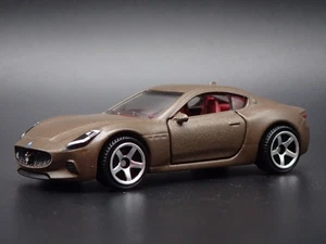 2023-2025 MASERATI GRANTURISMO FOLGORE 1:64 SCALE DIORAMA DIECAST MODELLAUTO - Bild 1 von 8