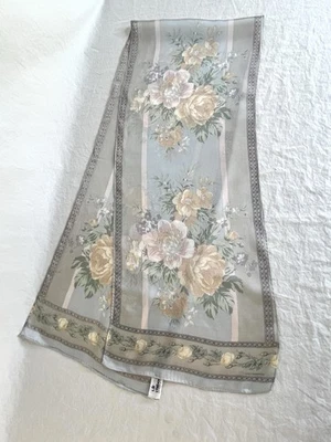 Bufanda floral de seda vintage de Liz Claiborne con azul suave y rosa Foto 1 de 4