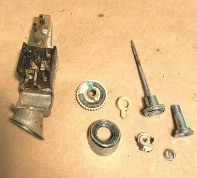 Interruptor de faros Mercury Cougar 1970 y otros, bisel, perilla, retenedor OEM Foto 1 de 4