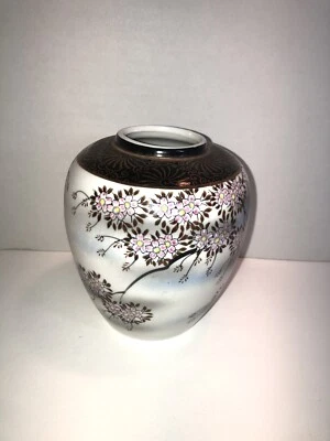 Jarrón floral ornamental japonés vintage Eiwa Kinsei 5,25 pulgadas de alto?Acento dorado Foto 1 de 4