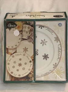 Gibson “Snowflakes” 10.5″ Four Dinner Plates Peace, Celebrate, Joy, Cheers NIB - Picture 1 of 4