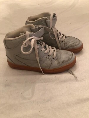 Zapatos FILA Gris Alto Juvenil 3.5  Foto 1 de 4