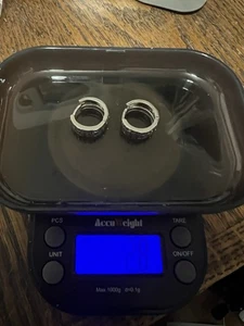 Pendientes de aro de oro blanco de 14K de diseñador SLC corte de diámetro 5/8” X 1/4” 2,8 g. Excelente - Imagen 1 de 3