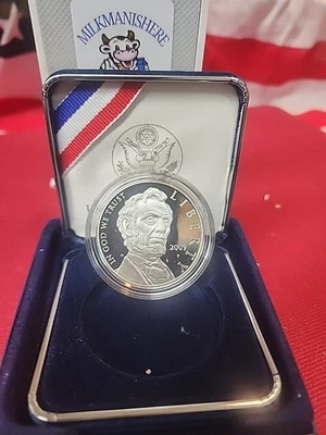 2009 P Abraham Lincoln Proof Commemorative 90% Silver Dollar Coin Box and COA - Image 1 of 4