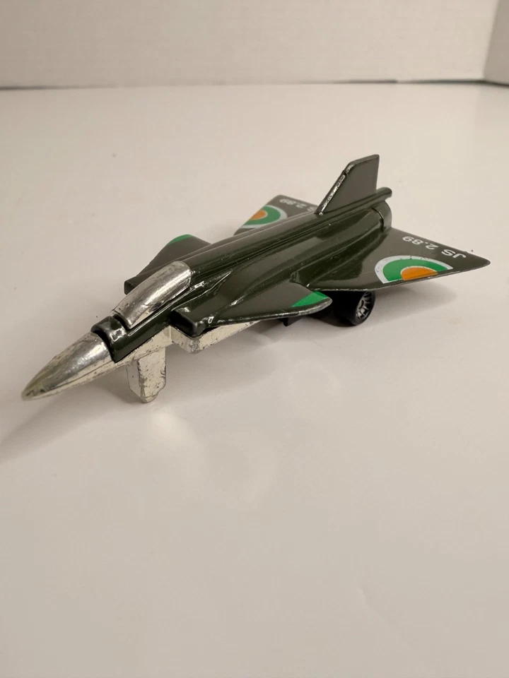 Vintage 1989 Matchbox JS 2.89 Diecast Fighter Jet 1:110 Scale Green/Silver Macau - Image 1 of 4