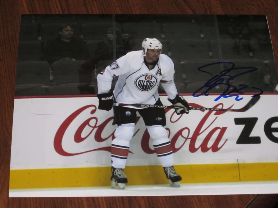 DUSTIN PENNER AUTOGRAPHED EDMONTON OILERS 8X10 - Изображение 1 из 1