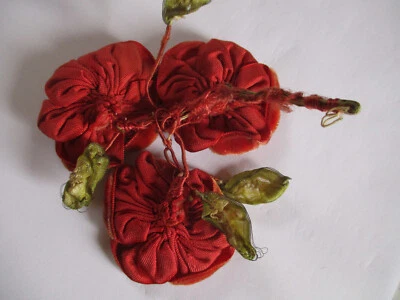 3 fleurs  faites main en ruban de velours anciennes 1920-1925 - Photo 1/3