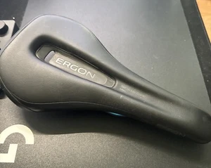 Ergon Enduro Comp Ergonomic Comfort Fahrradsattel Med/Large 38-44 Stealth Oils - Bild 1 von 2