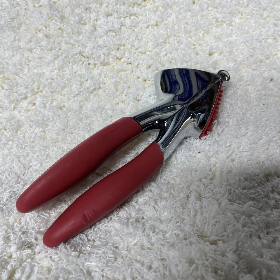 Trudeau 2 in 1 Garlic Duo Garlic Press & Slicer - RED Great Condition - Image 1 of 4
