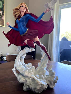 Фигурка Supergirl DC Comics Premium Format (эксклюзив) от Sideshow - почти как новая - Изображение 1 из 4