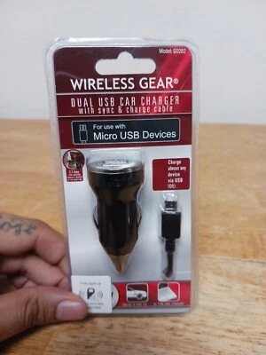 Автомобильное зарядное устройство с двумя USB с кабелем синхронизации и зарядки  - Изображение 1 из 4