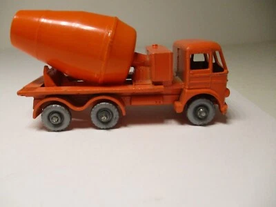 火柴盒 #26B V-3 FODEN CONCRETE 混合卡车。 改装带银色塑料轮 — 第 1/4 张图片