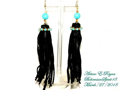 PENDIENTES COLGANTES LARGOS BORLA CUERO NEGRO TURQUESA NATURAL ARTURO E. REYNA Foto 1 de 4