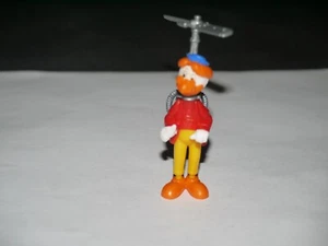 KINDER SURPRISE FIGURINE MONTABLE GEO TROUVETOUT HELICO-DOS PANTALON JAUNE - Imagen 1 de 2