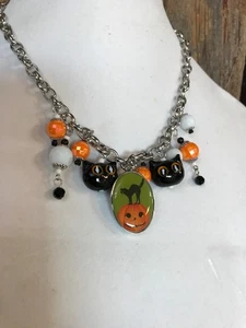 Halloween Necklace beads & charm cat pumpkin.......b7 - Picture 1 of 5
