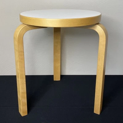 Taburete de madera curvada Alvar Aalto para Artek modelo 60 blanco laminado años 90 Y2K vintage Foto 1 de 4