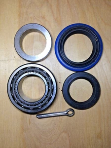 Triumph TR7 & TR8, 1976-1981 Rear Wheel Bearing Kit   QWB164C - Picture 1 of 3