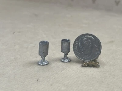 Juego de 2 copas de peltre para casa de muñecas escala 1:12 Foto 1 de 4