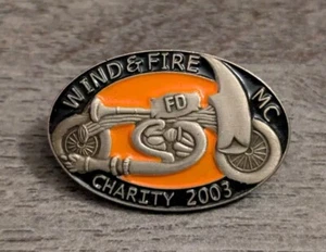 Pin de solapa raro Wind & Fire MC Firefighter Harley-Davidson Motorcycle Club 2003  - Imagen 1 de 4