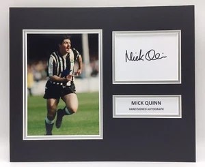 Exhibición de fotos firmada por Mick Quinn Newcastle RARO + CERTIFICADO DE AUTENTICIDAD AUTÓGRAFO NUFC - Imagen 1 de 3