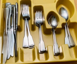Oneida Heirloom Stainless flatware 22 pc Set in the “American Colonial” pattern. - Picture 1 of 8