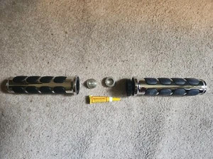 Kawasaki Vulcans or Suzuki Intruder 1500 ISO Grips - Picture 1 of 6