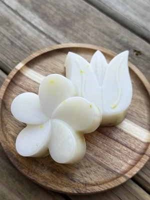 Домашние батончики для мыла с маслом ши с цветочным рисунком из овсянки и меда жасмина - Изображение 1 из 3