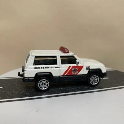 Matchbox Jeep Cherokee XJ 2-Door MBX Coast Guard White/Red Stripe 1:64 NM - Image 1 of 4