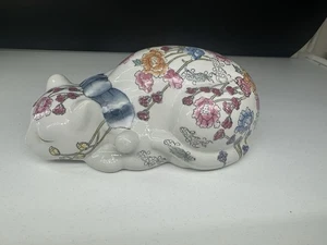 Vintage WBI handbemalte Porzellanfigur Blumenmuster schlafende liegende Katze 10 Zoll L - Bild 1 von 8