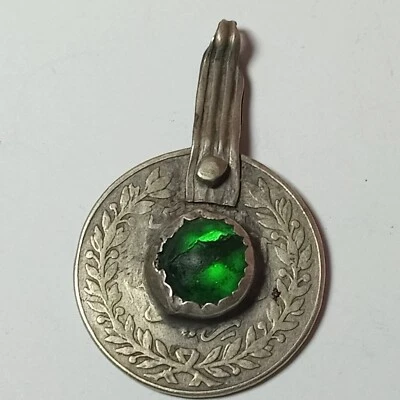 Colgante de plata vintage una gran moneda de 1911 Peso 15g y piedra VERDE Foto 1 de 4