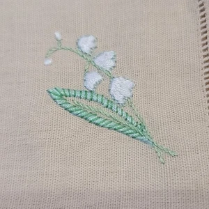Vintage Lily Of The Valley Embroidered Tablecloth And 4 Napkins Beautiful - Picture 1 of 17