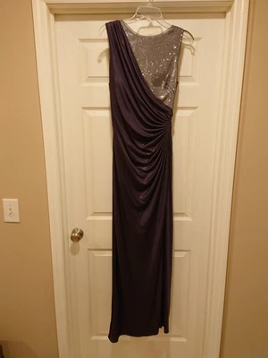 Vestido de invitada de boda de la colección Adrianna Papell, sin mangas, violeta oscuro Foto 1 de 3