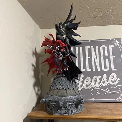 Estátua de resina Mcfarlane Batman & Spawn Collector’s Club DC Direct 2024 lacrada - Imagem 1 de 4