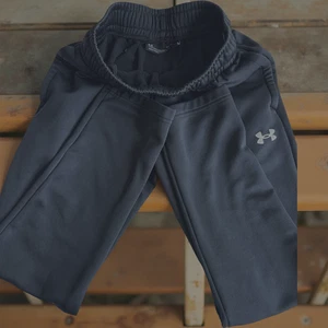 Under Armour Coldgear Black Sweatpant Size  Small Tapered Leg - Picture 1 of 4