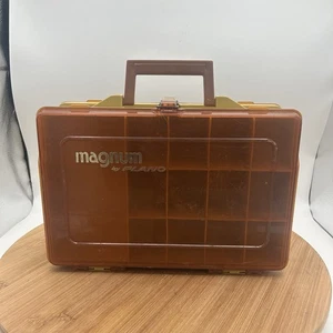 Caja de aparejos de pesca Magnum By Plano doble cara 26 compartimentos modelo 1126 EE. UU. - Imagen 1 de 10