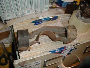 NOS MOPAR 1967-71 C BODY BIG BLOCK SINGLE EXHAUST HANGER - Picture 1 of 1