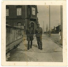 Orig. Foto Soldaten bei Kirche in Polen Lettland Estland Litauen