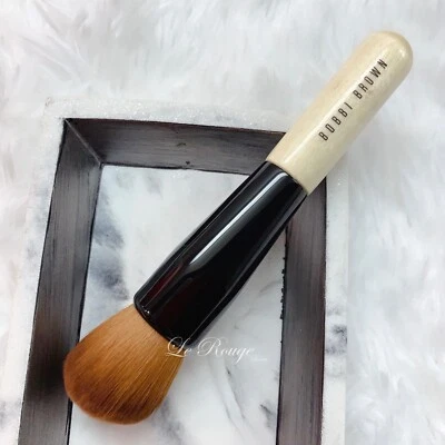 Cepillo facial de cobertura completa Bobbi Brown base en polvo nuevo suave Foto 1 de 4