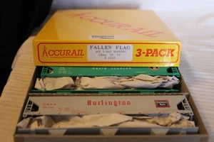 HO Scale Accurail, 3 Pack, ACF 3 Bay Hoppers Fallen Flags, CB&Q, GN, NP #3329 - Picture 1 of 3