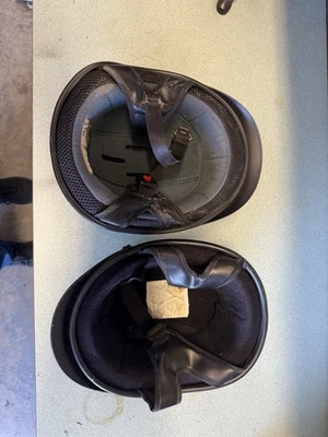 Casco de motocicleta de media carcasa de bajo perfil, comúnmente conocido como "Daytona Skull Cap" Foto 1 de 3