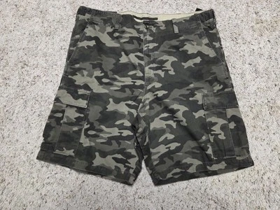 BANANA REPUBLIC MENS (NEW) OLIVE CAMO CARGO SHORTS SZ 42"W 23"L 9.5" INSEAM NWT - Image 1 of 4
