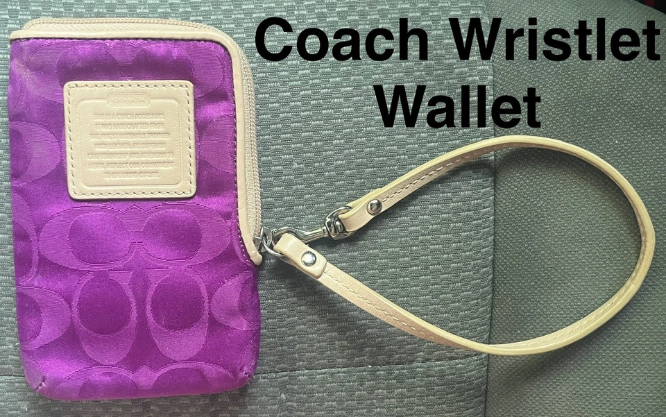 Cartera de muñeca Coach púrpura de lona con cremallera en la esquina Foto 1 de 2