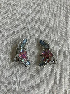 VTG Lisner Pink Blue Crystal Rhinestones on Silver Tone Setting Clasp Earrings - Picture 1 of 3