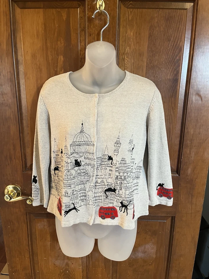 Cárdigan suéter de colección Christina Rotelli Cats In The City pequeños broches de presión y apliques Foto 1 de 4