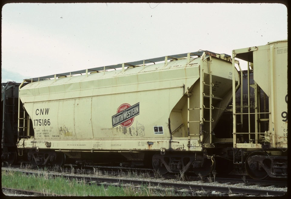 BH.B12.CNW203 Original Colour Slide CNW Hopper #175186 at Keith, AB 1994 — 第 1/1 张图片
