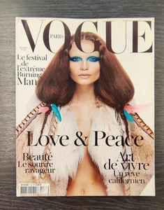 French VOGUE Paris Magazine: November 2010 - Natasha Poly - Picture 1 of 2