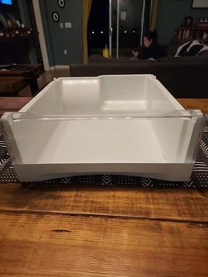 Cajón derecho refrigerador GE GNE29GGKBWW WR32X10894 Foto 1 de 4