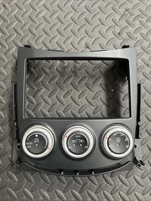 2009 - 2020 尼桑 370Z 气候控制交流三边盖收音机原始设备制造商 — 第 1/4 张图片