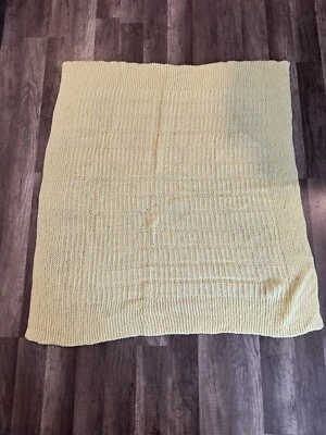Hermosa manta cuadrada amarilla crochet a mano para bebé nueva aproximadamente 40” X 40” Foto 1 de 3
